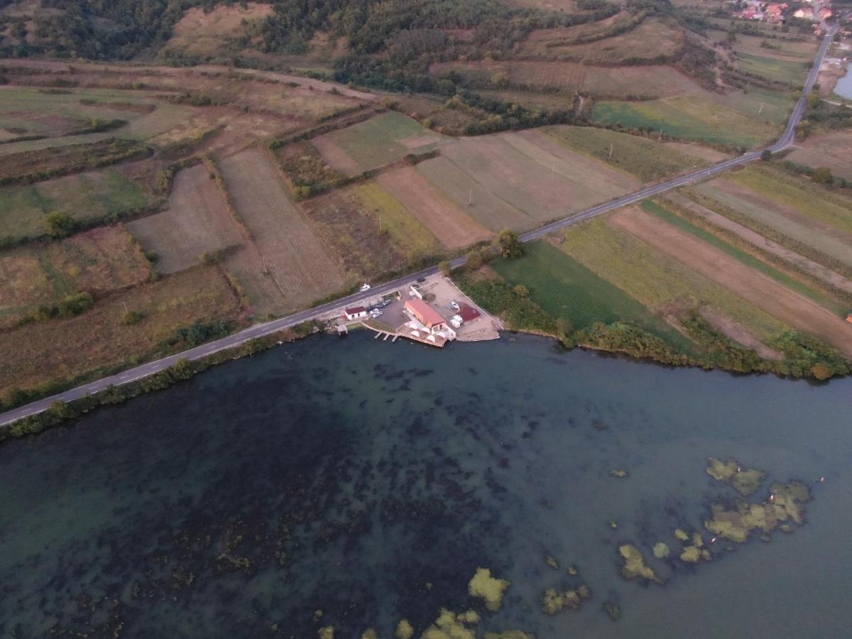 La Pescador Dd Hotel Berzasca Bagian luar foto