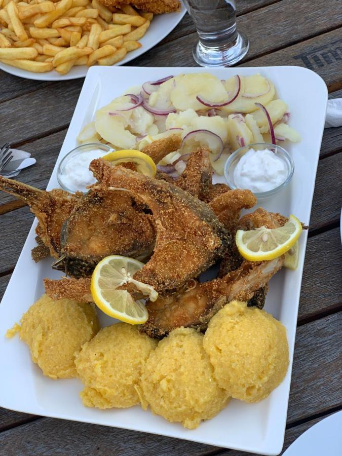 La Pescador Dd Hotel Berzasca Bagian luar foto