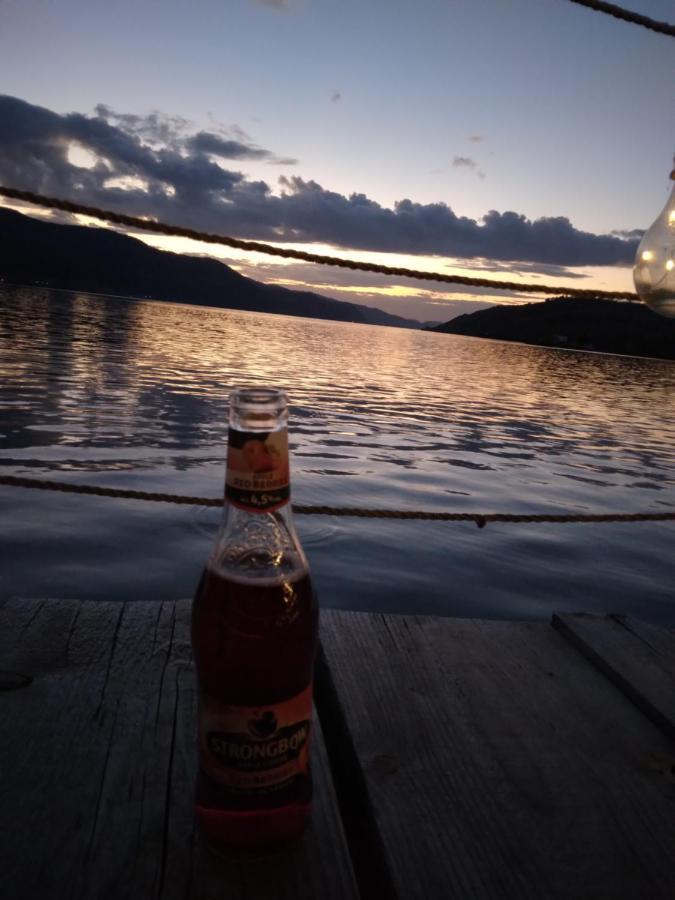 La Pescador Dd Hotel Berzasca Bagian luar foto
